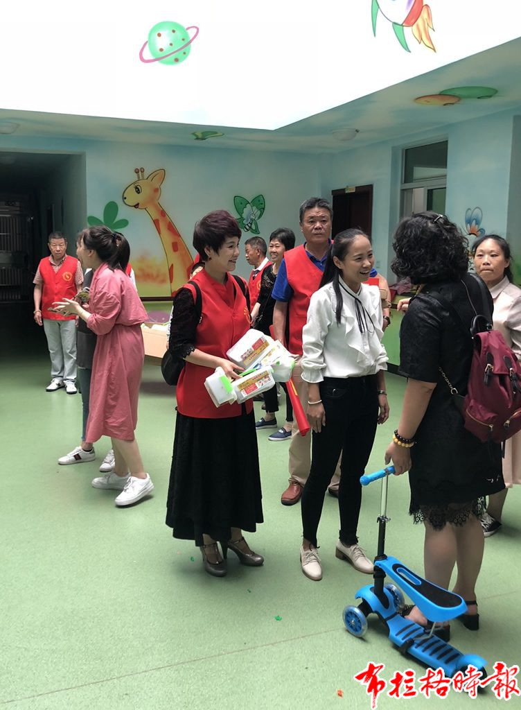 20190602162940 752x1024 - 【布拉格时报】旅捷侨领陈金妹帮助家乡儿童圆梦