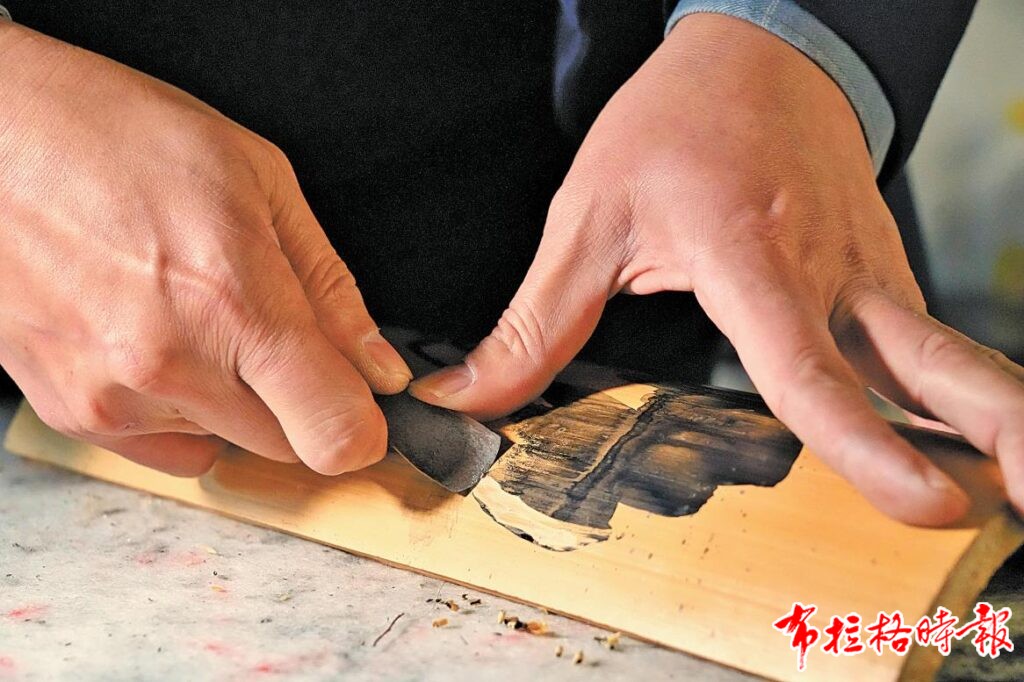 image075 1024x682 - 【布拉格时报】刀作画笔竹为纸 汪洋恣肆书意境