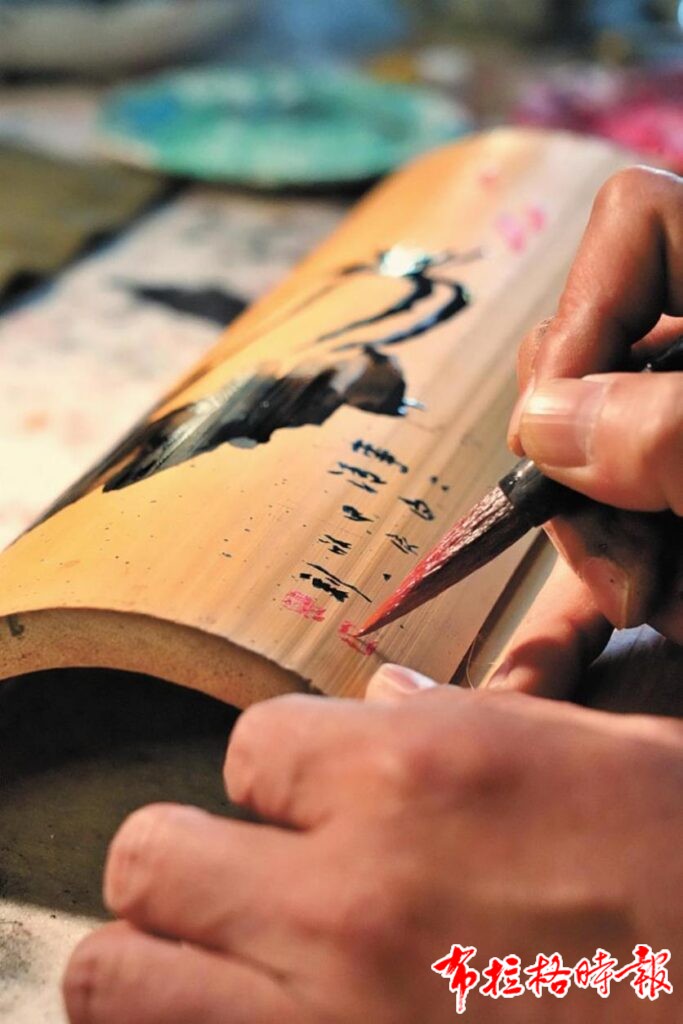 image083 683x1024 - 【布拉格时报】刀作画笔竹为纸 汪洋恣肆书意境