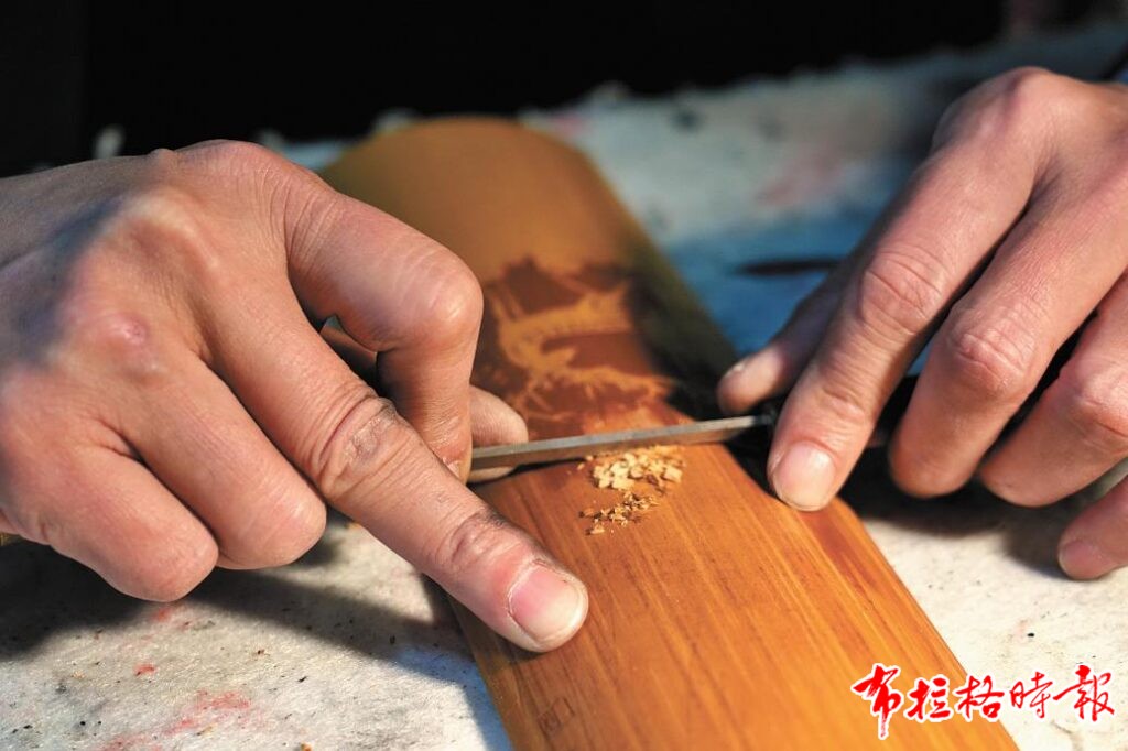 image089 1024x682 - 【布拉格时报】刀作画笔竹为纸 汪洋恣肆书意境